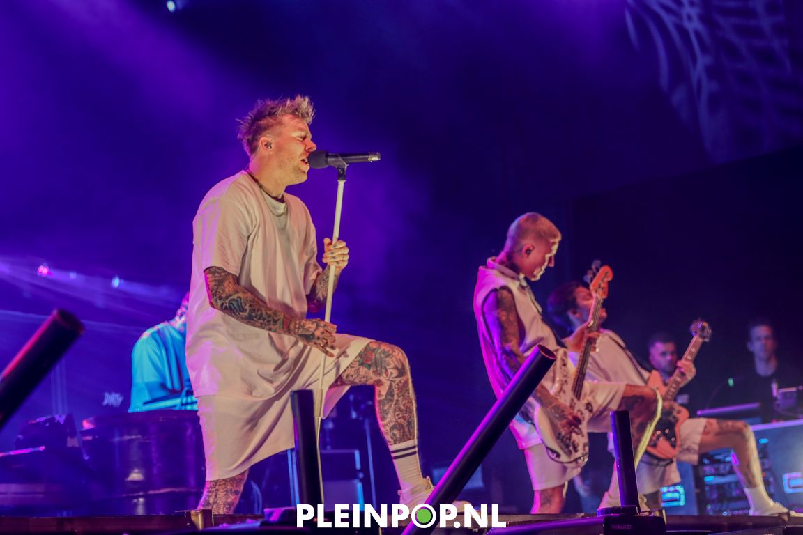 THE DIRTY DADDIES     (98)